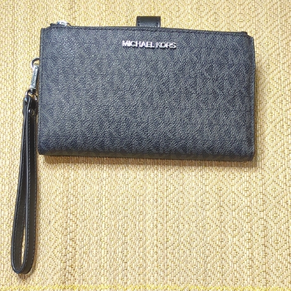 Michael Kors Black Wristlet - Picture 1 of 9